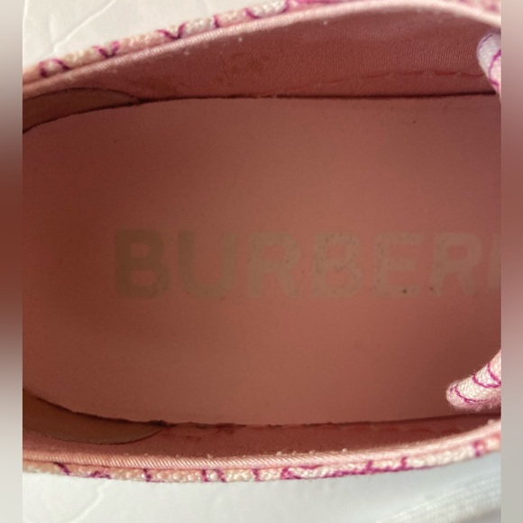 Burberry SZ 7.5 Pink Women's lace up Sneakers Equestrian Knight design - Picture 5 of 16